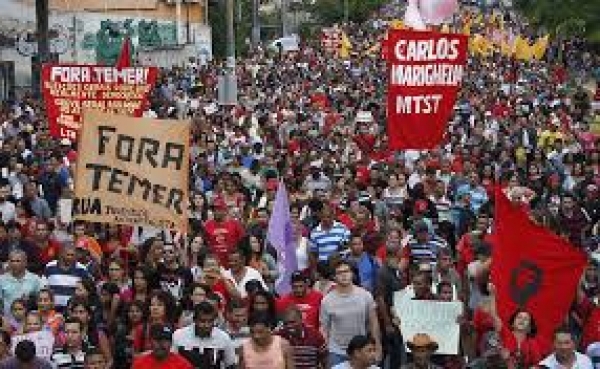 Manifestantes de araque