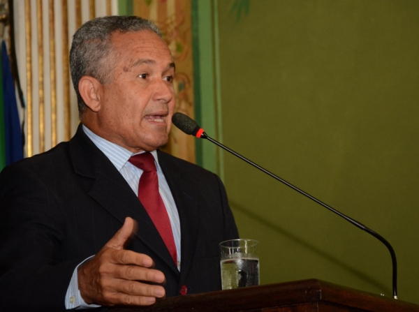 Téo Senna lamenta descaso do governo com o Planserv