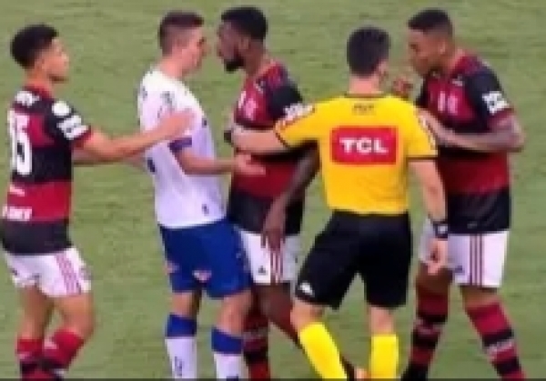 GERSON, RAMIRES E A ACUSAÇÃO DE INJÚRIA RACIAL.