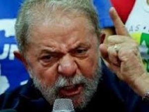 PARADOXOS DE UM &quot;FALSO LIDER&quot;