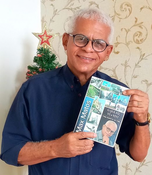 MAX E O SEU LIVRO