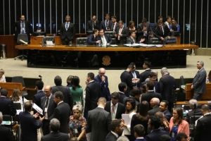 SESSÕES DO CONGRESSO: O DESCASO COM OS ORADORES NAS CASAS LEGISLATIVAS DO PAÍS.