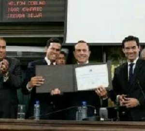 Títilo de Cidadão a João Doria  ...O ovo comeu!