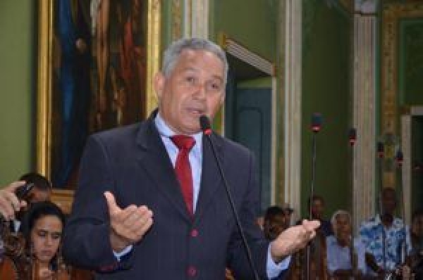 TÉO SENNA CRITICA OBRAS NA LAGOA DO ABAETÉ.